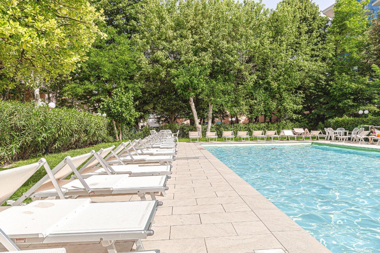 Hotel Royal Inn San Mauro Mare Exterior photo
